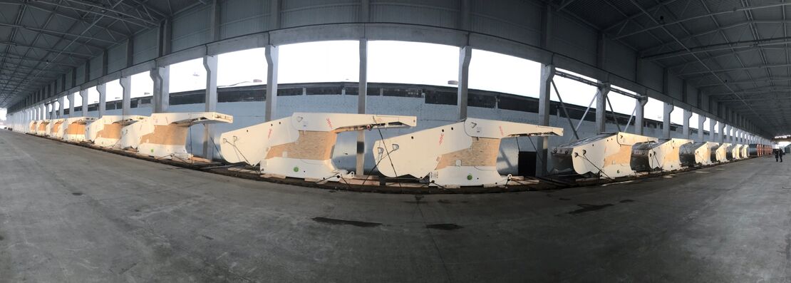 panorama: shield supports on railroad flatcars