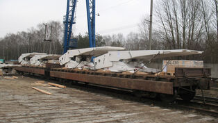 shield supports on railroad flatcars